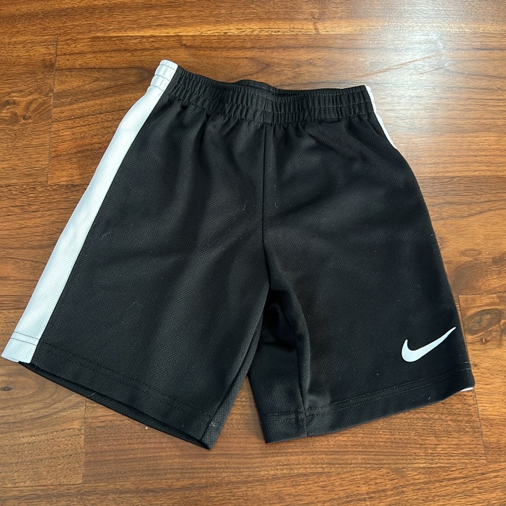 Boys 6-7 / L nike - Picture 2 of 5